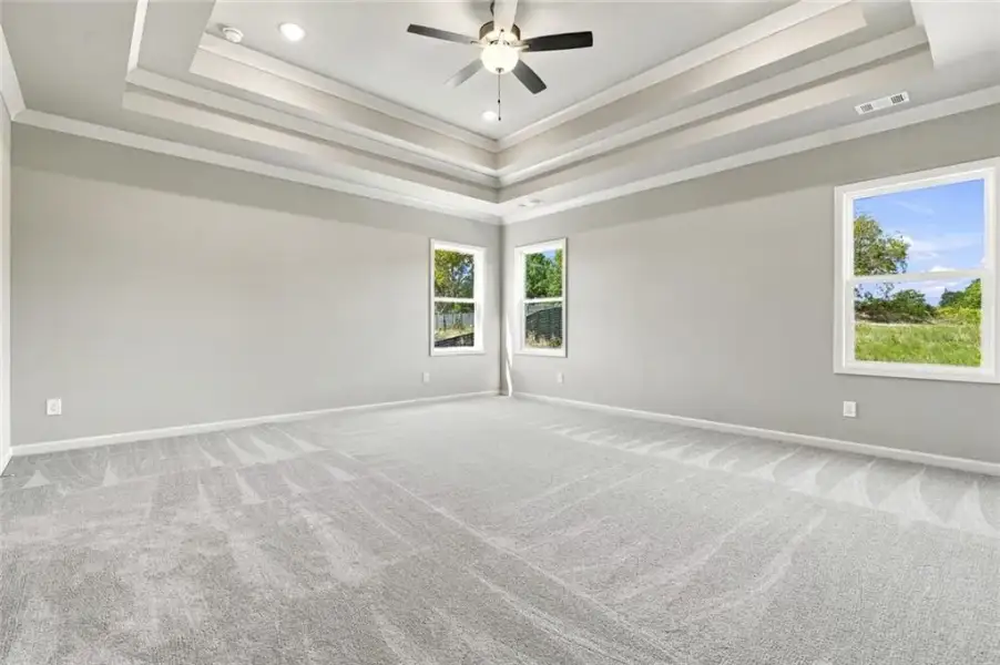 Spacious, unfurnished interior of a new home in , Gainesville (Image 17).