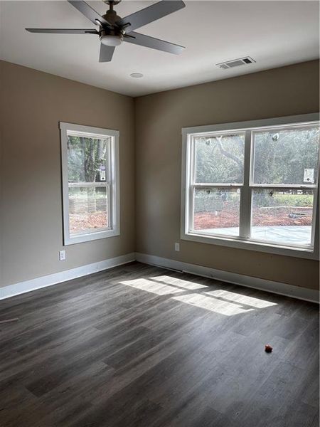 Spacious, unfurnished interior of a new home in , Oxford (Image 5).