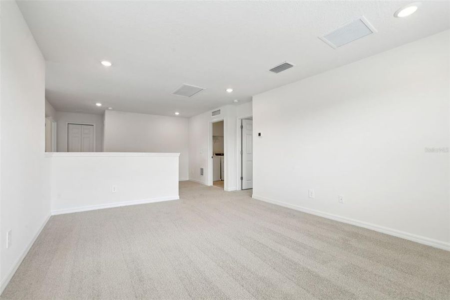 Spacious, unfurnished interior of a new home in The Reserve at Twin Lakes, St. Cloud (Image 31).