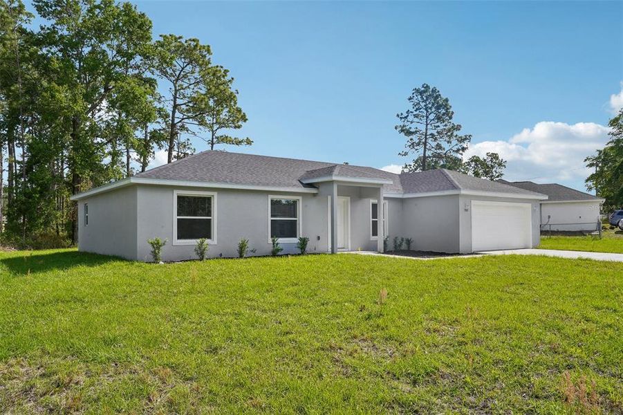 Exterior details and patio area of a home in , Ocala (Image 3).