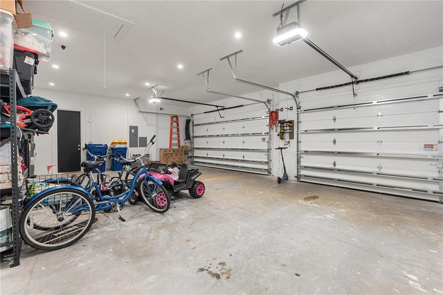 Spacious, unfurnished interior of a new home in , Land O' Lakes (Image 25).