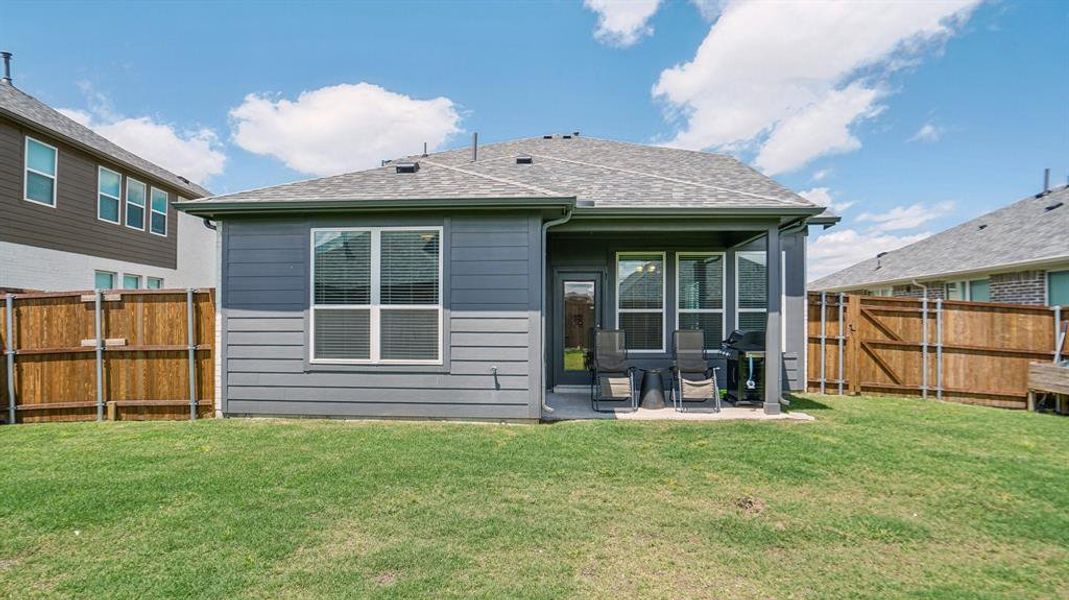 Exterior details and patio area of a home in Venetian, Weston (Image 4).