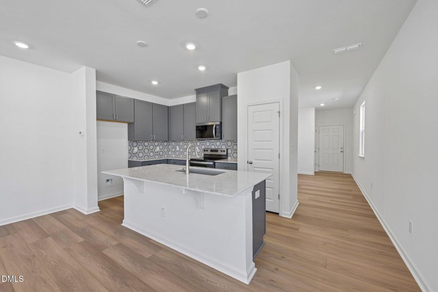 16-web-or-mls-Rabbitbrush St-S2304-016