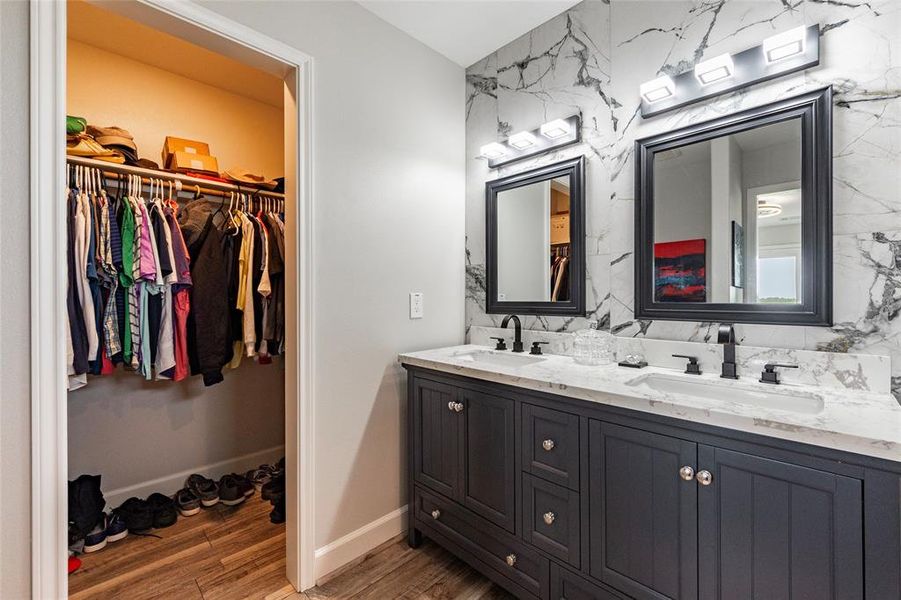 Ensuite bath with dual sinks and walk in closet