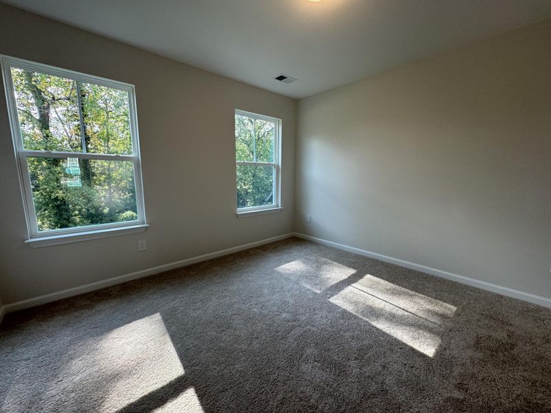 Spacious, unfurnished interior of a new home in Greenrich Mill, Simpsonville (Image 17).