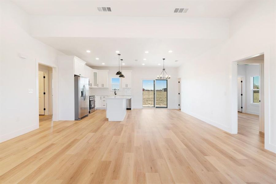 Spacious, unfurnished interior of a new home in , Sumner (Image 12).