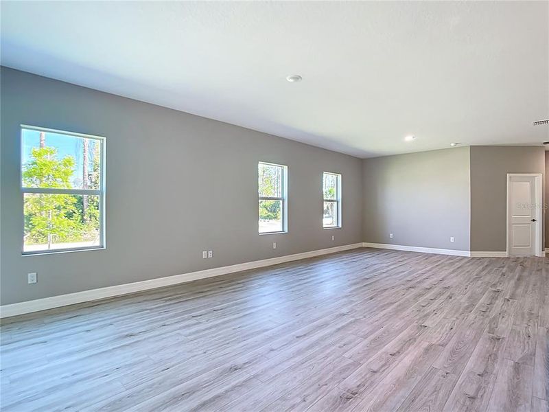 Spacious, unfurnished interior of a new home in , North Port (Image 17).