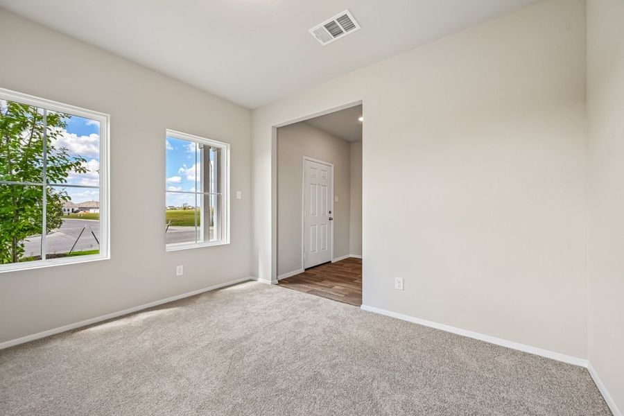 Spacious, unfurnished interior of a new home in Casetta Ranch, Kyle (Image 19).