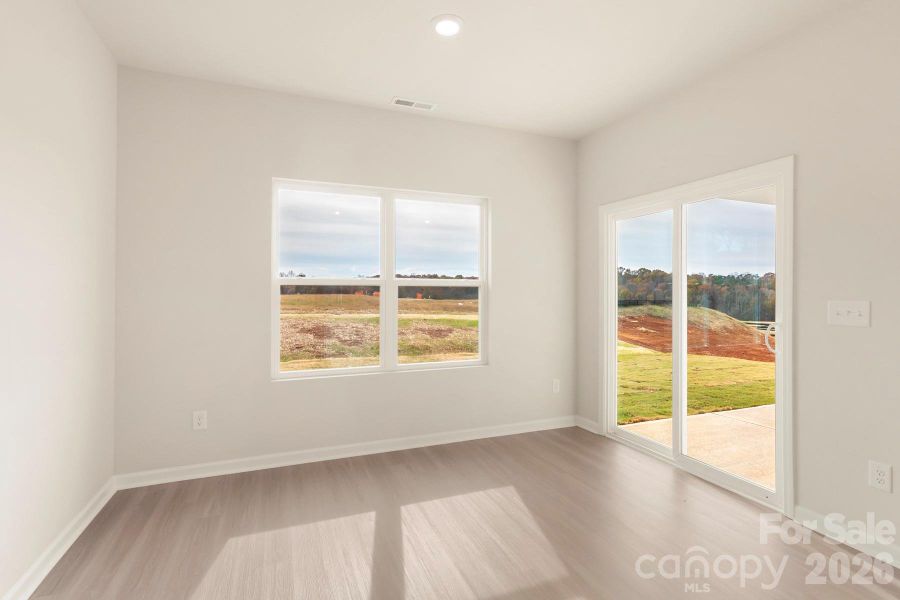 Spacious, unfurnished interior of a new home in Stagecoach Station, Gastonia (Image 6).