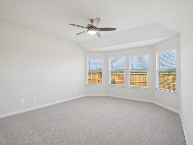 Spacious, unfurnished interior of a new home in Arcadia Ridge - Classic Series, San Antonio (Image 17).