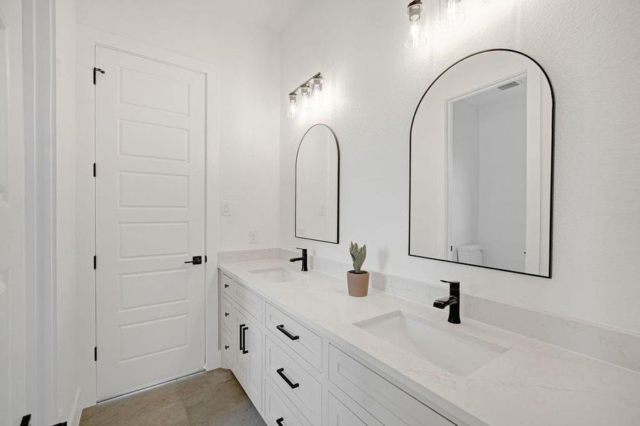 Furnished interior view inside a new home in , Conroe (Image 31).