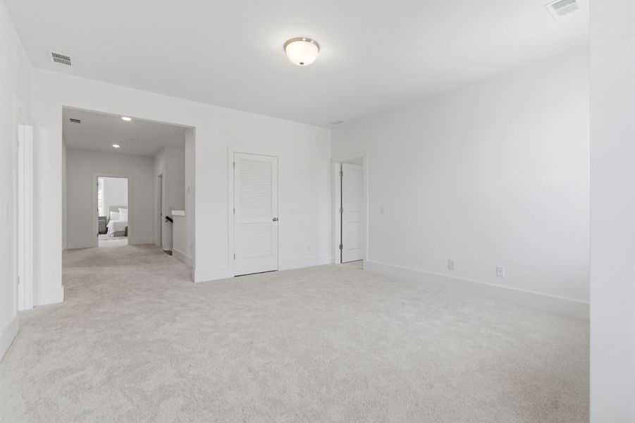 Spacious, unfurnished interior of a new home in Homecoming, Ravenel (Image 29).