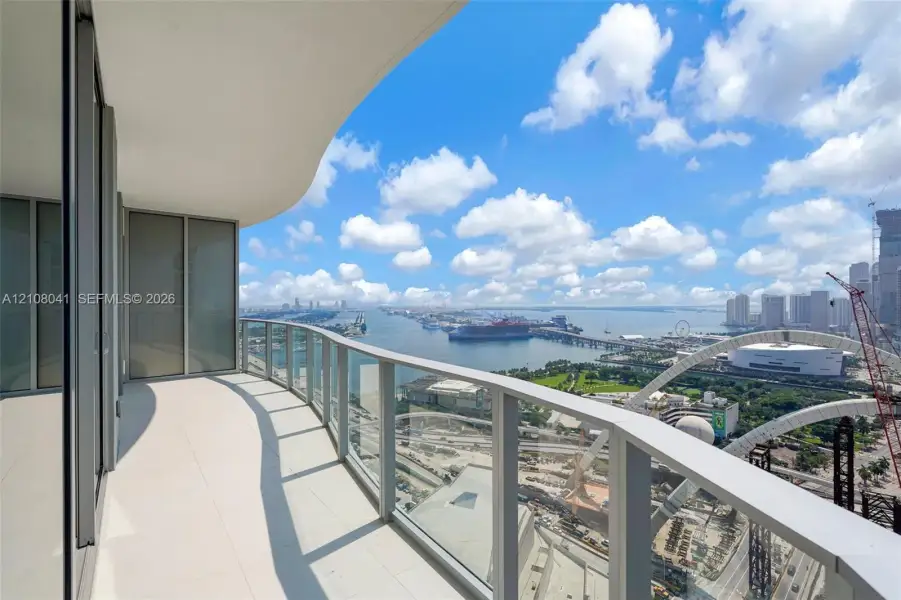 Condo located in Miami, FL showcasing its design and architecture (Image 3).
