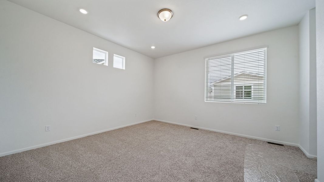 Spacious, unfurnished interior of a new home in Reunion, Commerce City (Image 13).