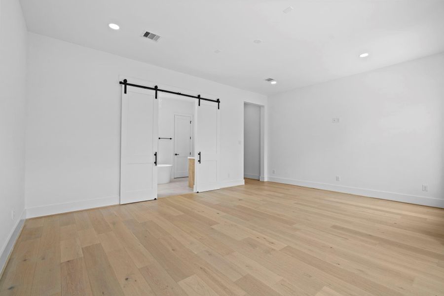 Spacious, unfurnished interior of a new home in , Houston (Image 23).