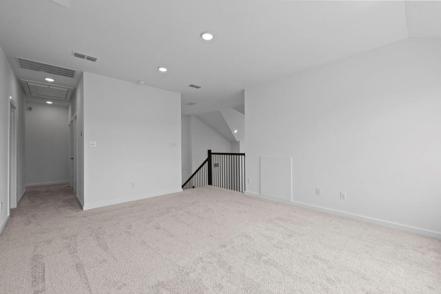 Spacious, unfurnished interior of a new home in Sienna Village of Anderson Springs 50', Missouri City (Image 29).