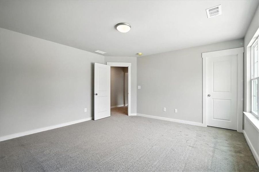 Spacious, unfurnished interior of a new home in , Jefferson (Image 41).