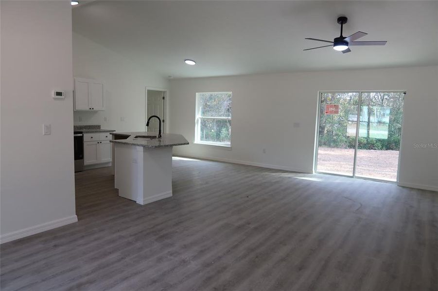 Spacious, unfurnished interior of a new home in , Summerfield (Image 8).