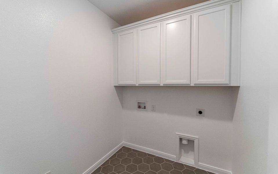 Spacious, unfurnished interior of a new home in Solterra, Mesquite (Image 17).