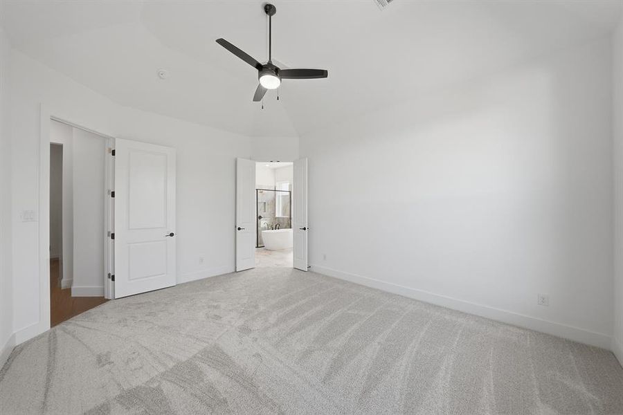 Spacious, unfurnished interior of a new home in Tavolo Park, Fort Worth (Image 31).