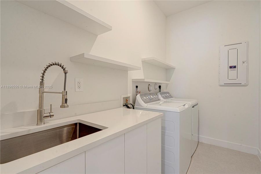 Close-up of interior finishes inside a home in , Davie (Image 18). Close-up of interior finishes inside a home in , Davie (Image 18).