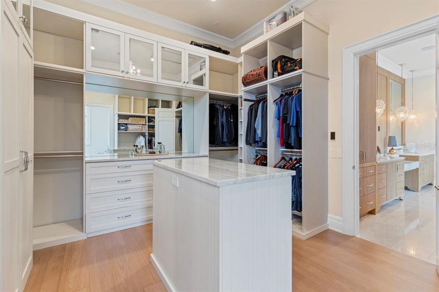 Furnished interior view inside a new home in , Orlando (Image 37).