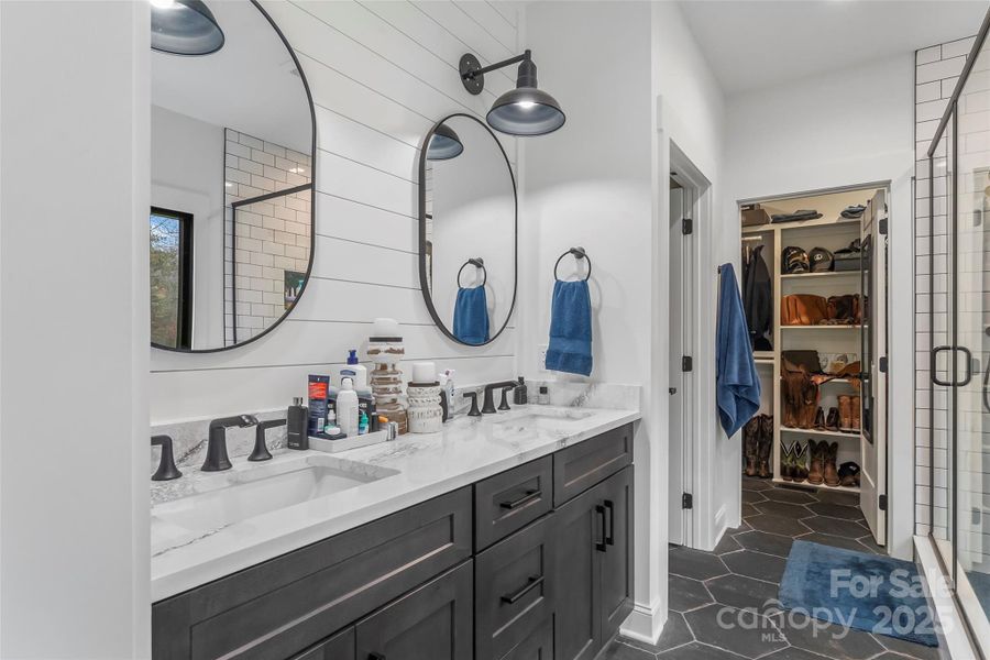 Furnished interior view inside a new home in , Nebo (Image 23).