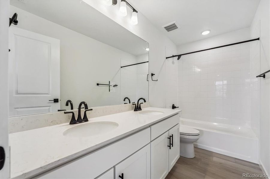 Image 24 of a home in Barefoot Lakes. Image 24 of a home in Barefoot Lakes.