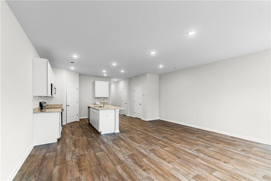 Spacious, unfurnished interior of a new home in The Grove At Mundy Mill, Gainesville (Image 24).