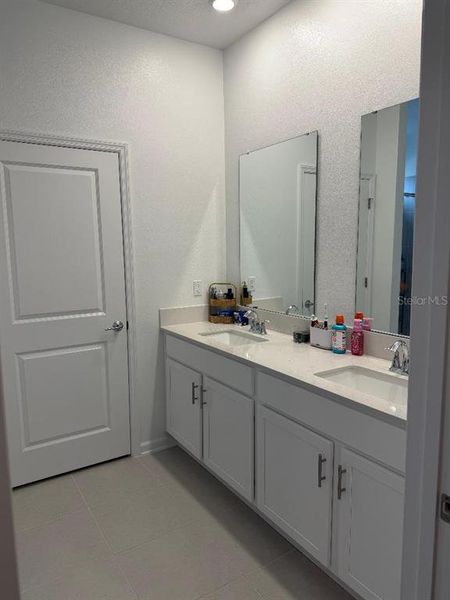 Furnished interior view inside a new home in Tohoqua, Kissimmee (Image 3).