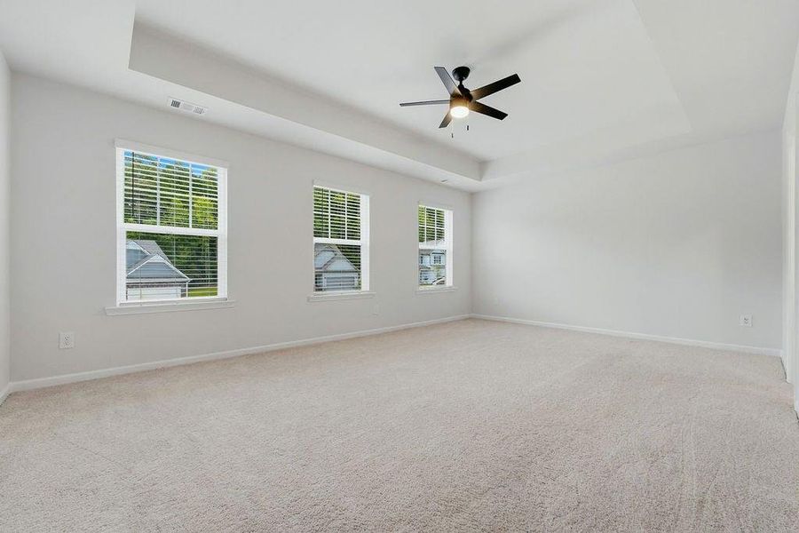 Spacious, unfurnished interior of a new home in Creekside Landing, Dallas (Image 19).