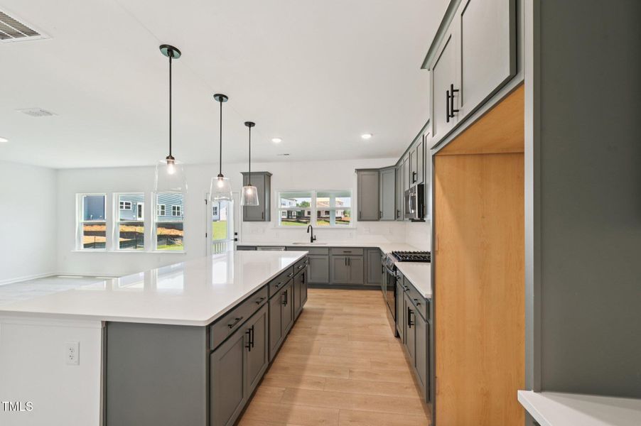 11-web-or-mls-N Stonemill Trl-S0507-011