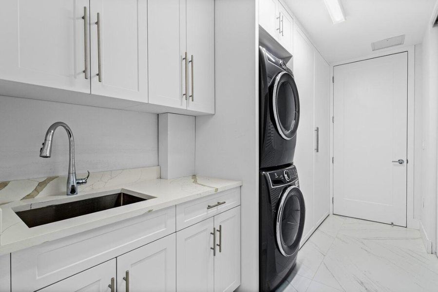 Royal Palm Residence #402 Royal Palm Residence #402