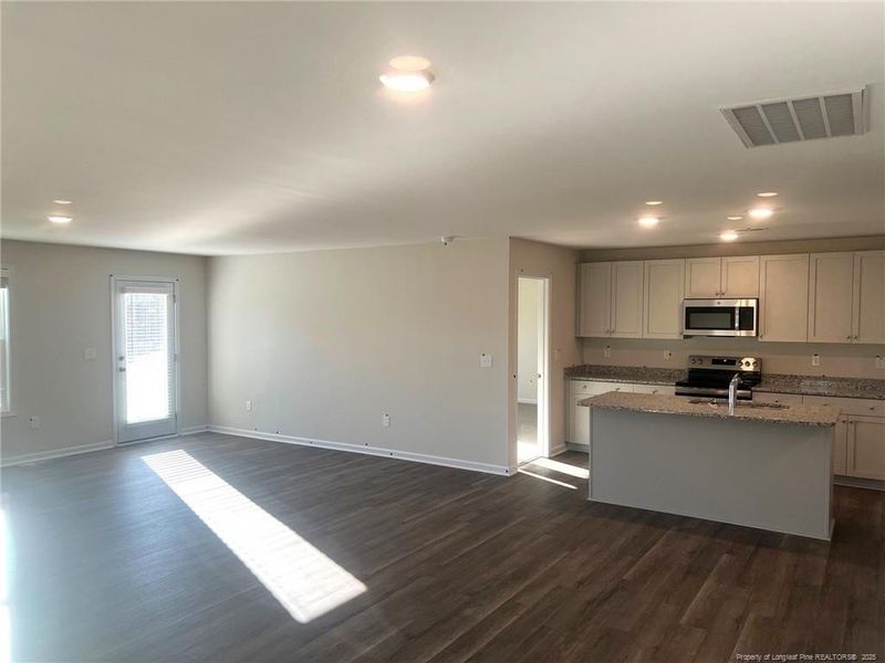 Photo taken: 11/11/2025 Photo taken: 11/11/2025