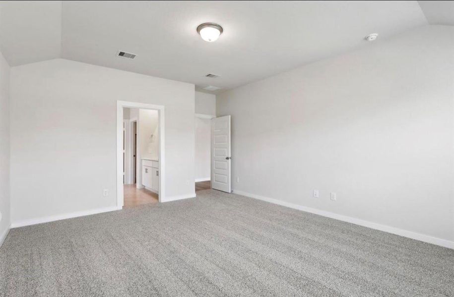Spacious, unfurnished interior of a new home in Wall Street Village, Richmond (Image 29).