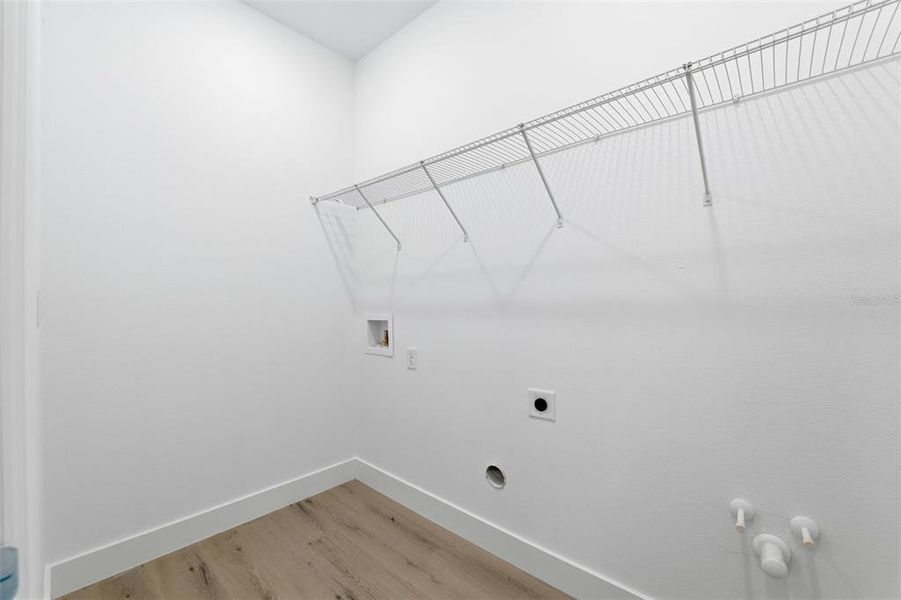 Spacious, unfurnished interior of a new home in , Citrus Springs (Image 27).