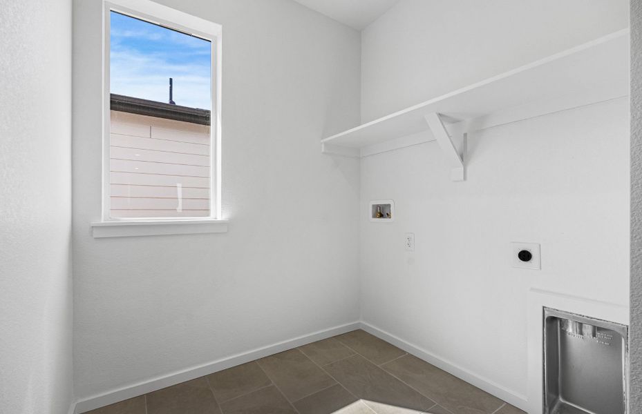 Spacious, unfurnished interior of a new home in Harvest Crossing, Aurora (Image 26).