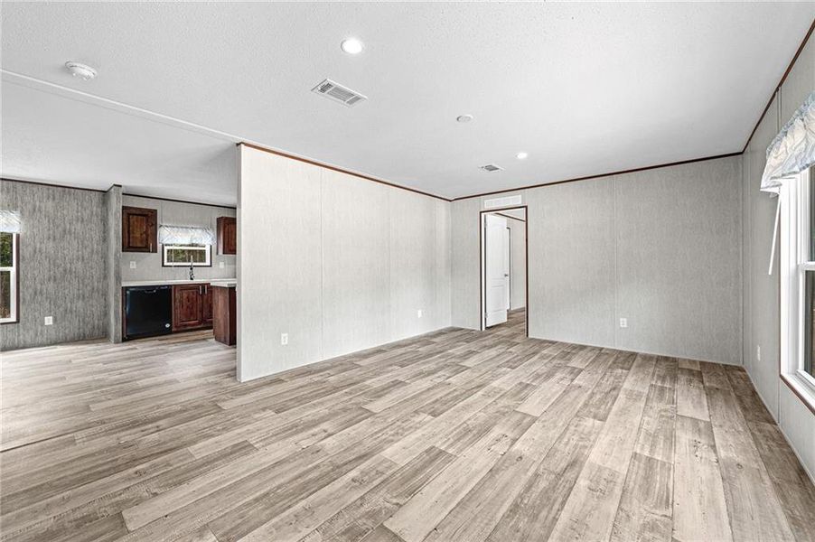 Spacious, unfurnished interior of a new home in , Elberton (Image 21).