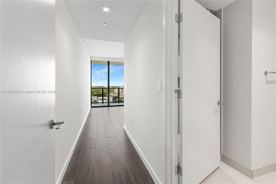 Spacious, unfurnished interior of a new home in , Pompano Beach (Image 56).