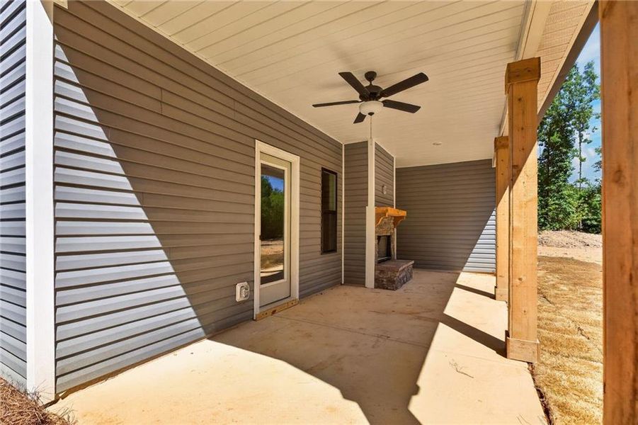 Exterior details and patio area of a home in , Silver Creek (Image 27).