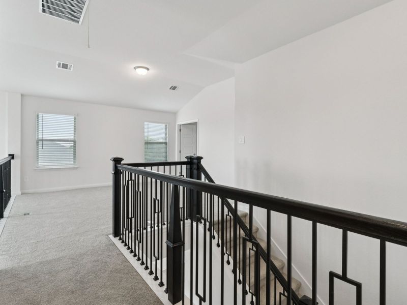 Spacious, unfurnished interior of a new home in Sagebrooke - Premier Series, San Antonio (Image 18).