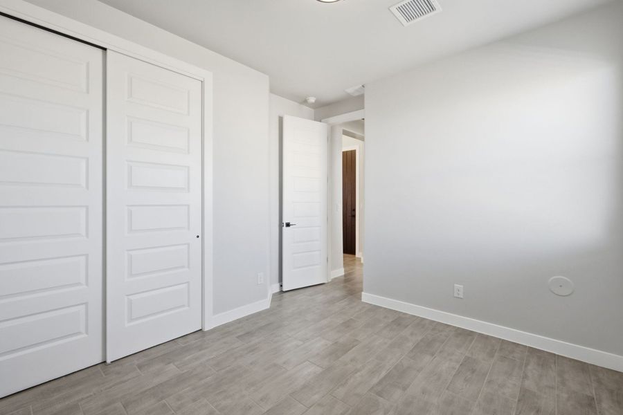 Spacious, unfurnished interior of a new home in Emerald Estates, El Paso (Image 28).