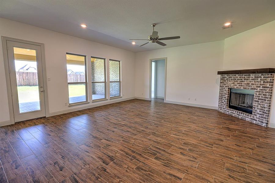 Spacious, unfurnished interior of a new home in Mockingbird Hills, Joshua (Image 15).