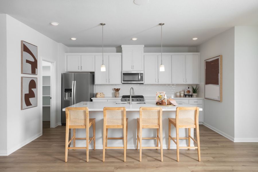 Photo representation of the Elinor model. Colors, finishes and options will vary.