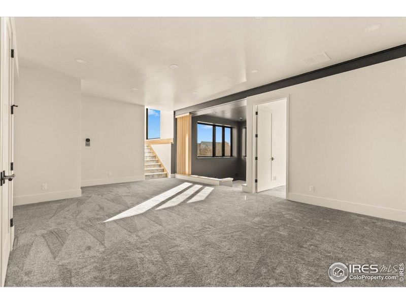 Basement w/ 10'+ ceiling height