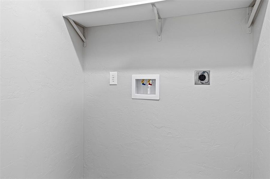 Close-up of interior finishes inside a home in , Winnsboro (Image 14).