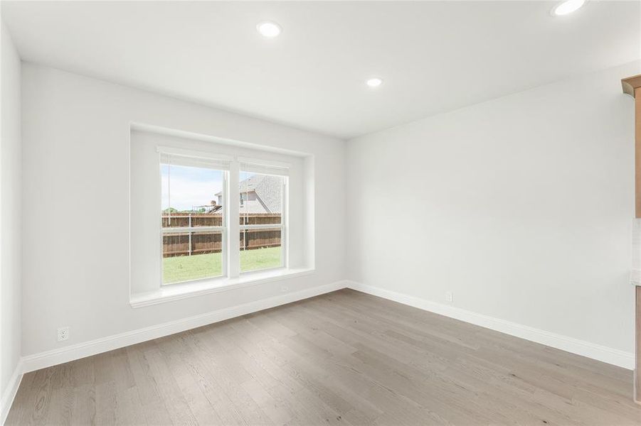 Spacious, unfurnished interior of a new home in Chaparral Park, Oak Point (Image 25). Spacious, unfurnished interior of a new home in Chaparral Park, Oak Point (Image 25).