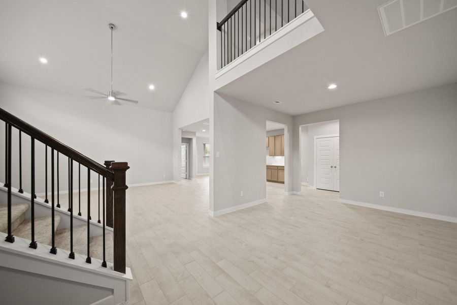 Spacious, unfurnished interior of a new home in Barton Creek Ranch, Conroe (Image 21). Spacious, unfurnished interior of a new home in Barton Creek Ranch, Conroe (Image 21).