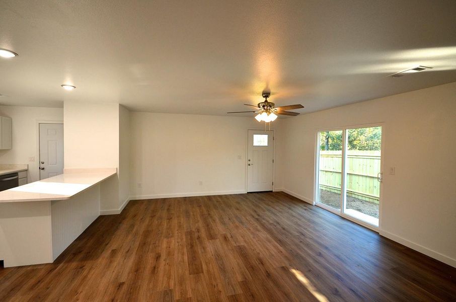 Spacious, unfurnished interior of a new home in , Kingsland (Image 23).