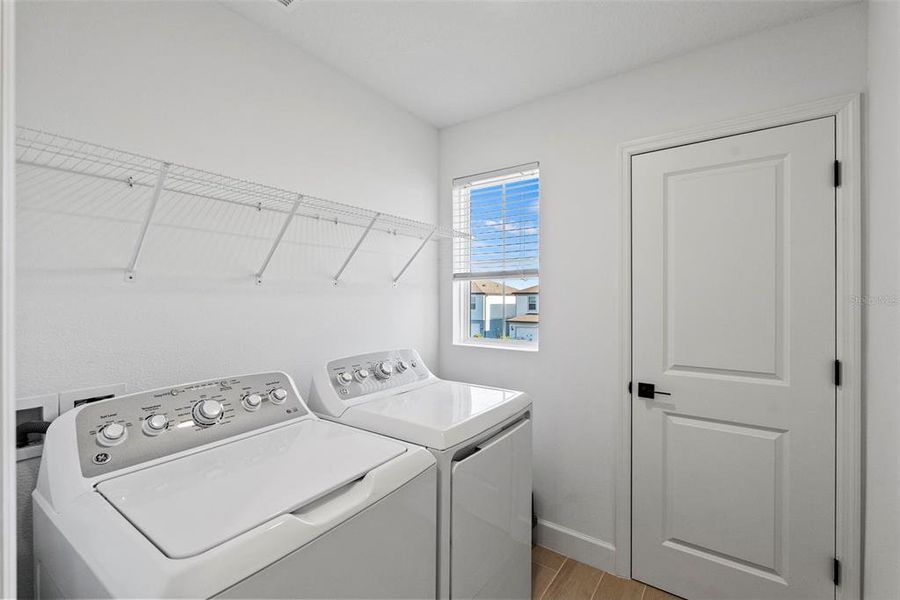 Close-up of interior finishes inside a home in , Apollo Beach (Image 19).